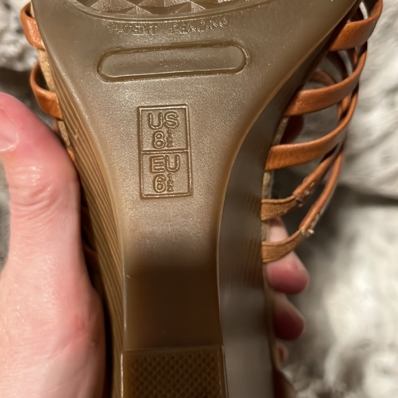 Aerosoles HeelRest tan sandals size 8.5. 3&1/4 “ heel - Picture 9 of 9